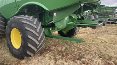 LANTH400 -- Solid hitch for John Deere® 70 and S Series combines